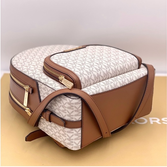 MICHAEL KORS JAYCEE MEDIUM
BACKPACK VANILLA - Picture 10 of 14